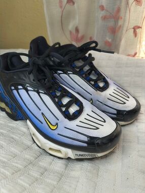 Nike Kids Gradient Blue and White Tuned Air Sneakers with Yellow Swoosh